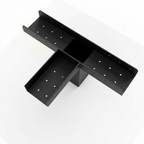 Métal noir support avec plusieurs trous sur fond blanc